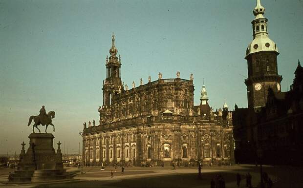 1943_Dresden_Hofkirche1 1943_Dresden_Hofkirche1