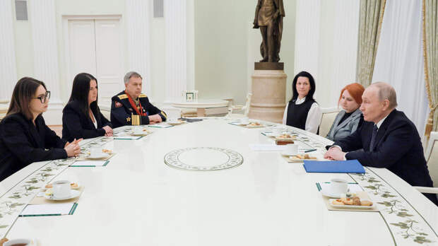 Путин назвал детей погибших героев детьми всей России