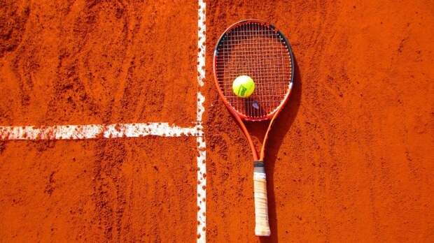 Россиянки стали победительницами в парном разряде на теннисном турнире в Москве