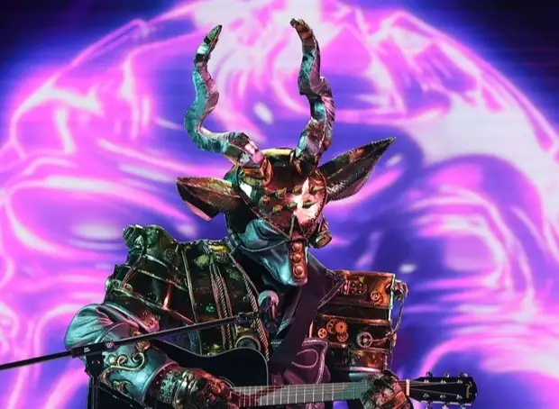 «Столько всего хотелось еще сказать и исполнить»: из шоу «Маска» выбыл Козерог