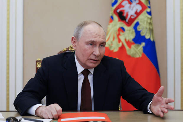 Путин дал поручение предусмотреть увеличение государственной поддержки семей