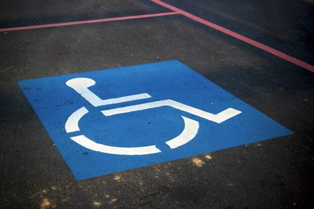 В Госдуме предложили увеличить штрафы за незаконную установку знака "Инвалид" на автомобиль