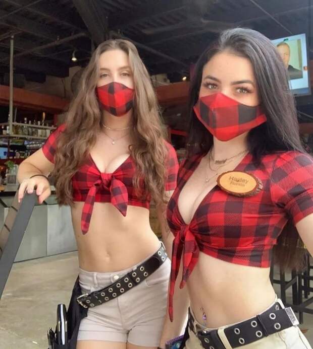 Красивые девушки на групповых снимках