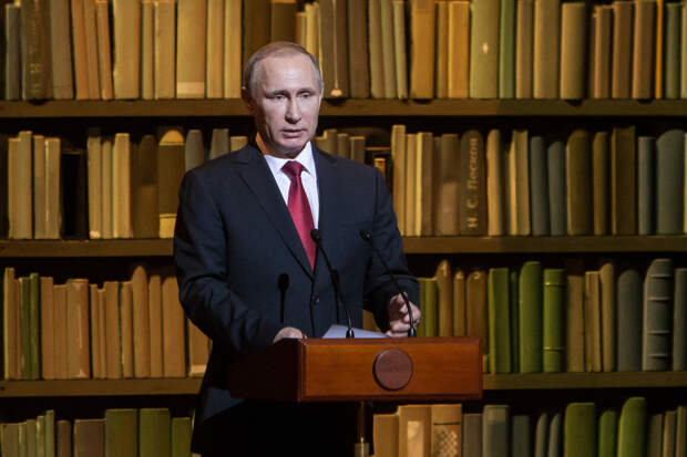 Президент Владимир Путин призвал жестко реагировать на проявления русофобии