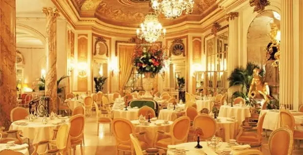 В ресторане отеля «Ритц»