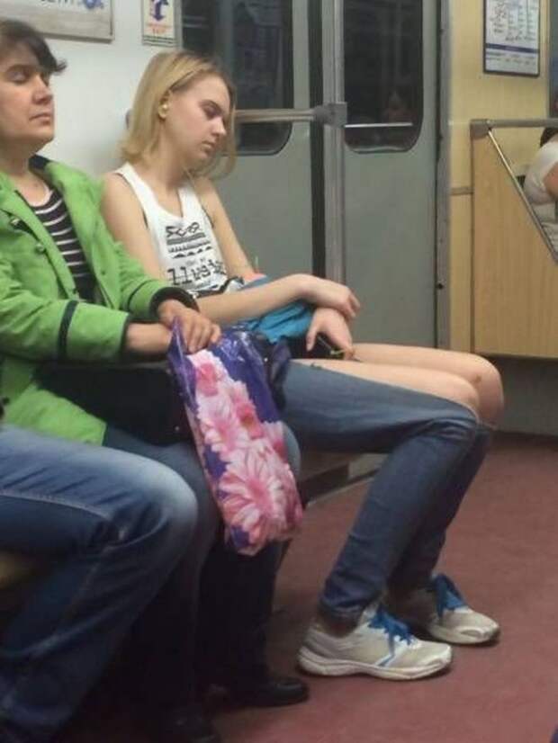 взять в руки иголку