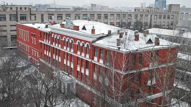 «Хотели выжить новенькую»: в Москве третьеклассницы попали в больницу после драки в школе