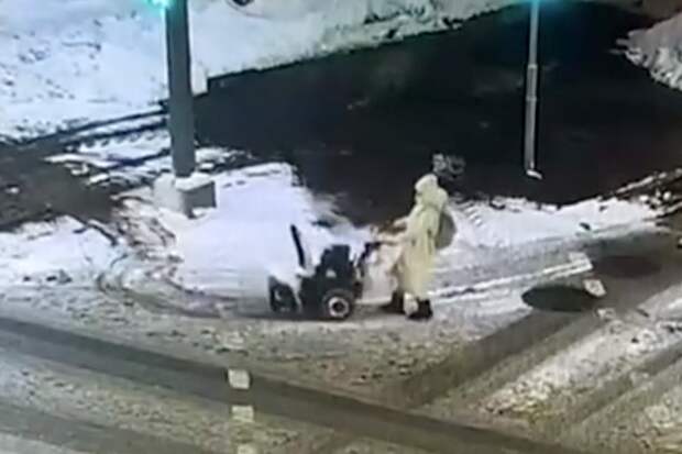 МВД: в Москве ранее судимая россиянка украла снегоуборочную машину