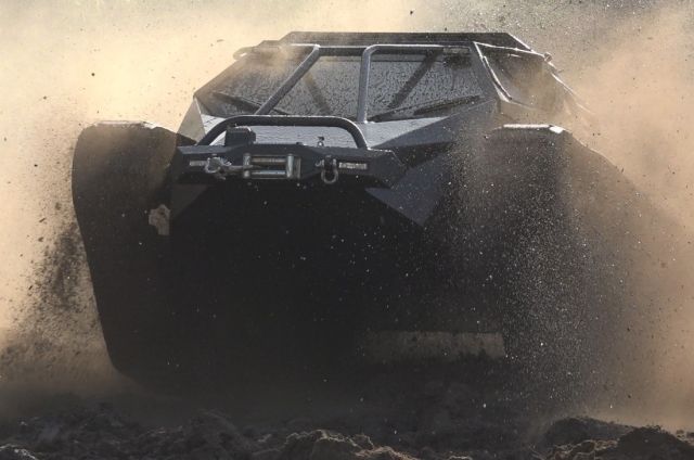 Гражданский танк Ripsaw EV2 (9 фото)