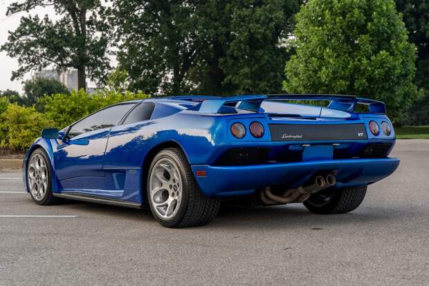 Lamborghini Diablo VT 2001 года выпуска в цвете Monterey Blue