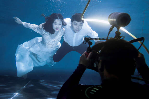 Подводная свадьба в Китае