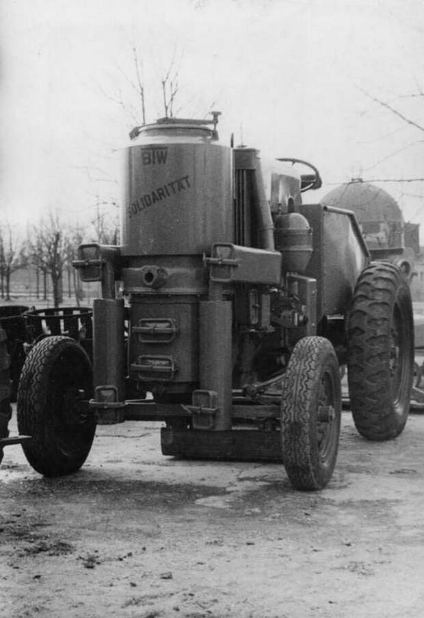 Когда машины ездили на дровах: 18 фото удивительных дровомобилей