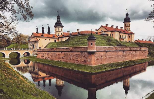 На белорусской земле ещё со времён Великого княжества Литовского осталось много замков