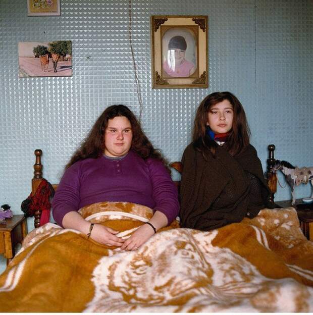 26 невероятных снимков двух сестёр, которых фотографировали на протяжении 10 лет