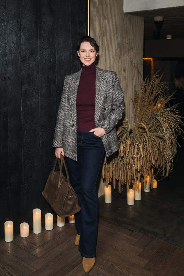 Ужин при свечах: Лянка Грыу, Ольга Сутулова и Владимир Канухин