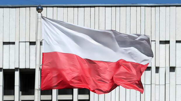 Польша полностью прекратила поддержку украинских беженцев