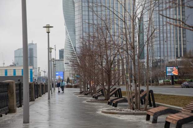 В Москве и Подмосковье ввели жёлтый уровень опасности из‑за гололедицы