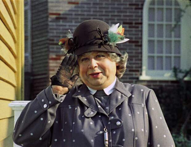 Мисс Эндрю, Клава и гардемарин в юбке: 10 советских актёров в женском образе