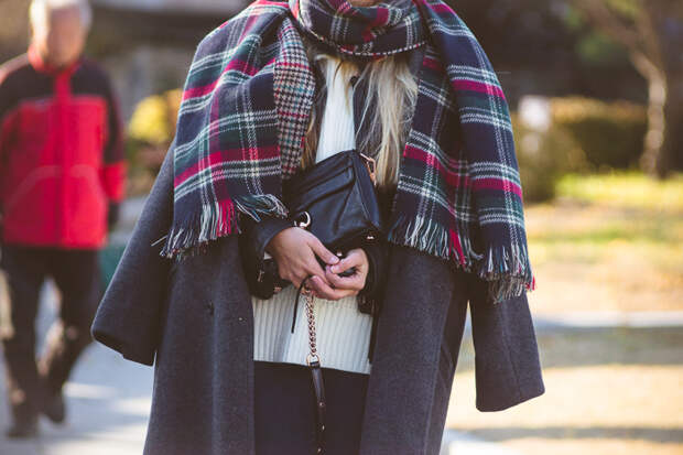 Olga choi fashion blogger myblondegal South Korea smart casual elegant Kate-Katy long oversize coat Kate-Katy white knit vest Armani Exchange leather jacket Kate-Katy check scarf Rebecca Minkoff MAC bag Choies fedora hat-05731