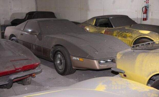 corvette_garage_37