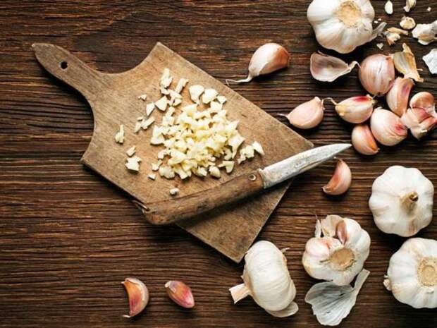 Чеснок добавляет блюду особый вкус и аромат, стимулирует аппетит. /Фото: images-na.ssl-images-amazon.com