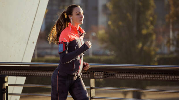 Врач дал советы, как правильно заниматься бегом весной и летом