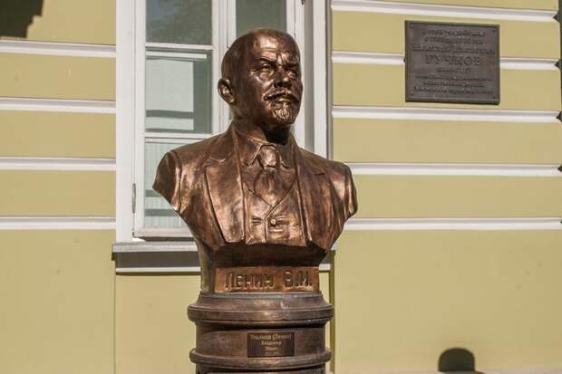 Путин обвинил Ленина «с сотоварищами» в нынешней ситуации в Донбассе Путин обвинил Ленина «с сотоварищами» в нынешней ситуации в Донбассе