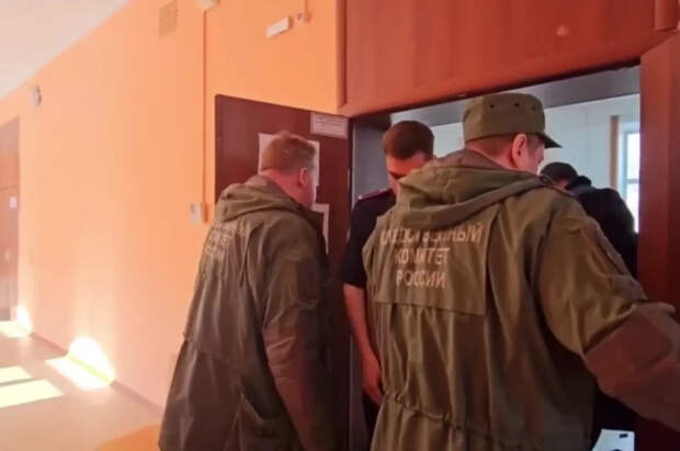 Напавший с арбалетом в челябинской школе хотел выстрелить в учителя химии