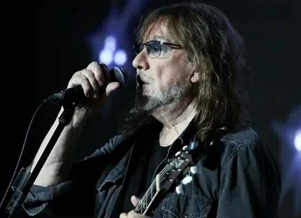 «Нет, это не так»: директор Владимира Кузьмина опроверг слухи о проблемах со здоровьем народного артиста