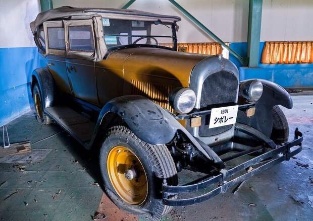 Заброшенный автомобильный музей в Японии заброшенные автомобили, музей, ретро авто, япония