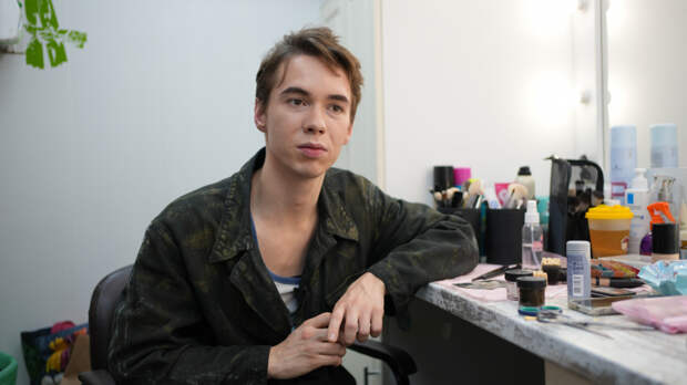 «Я и не против, если честно»: Денис Власенко о постельных сценах в кино