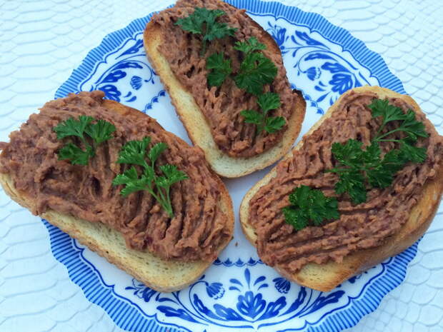 Постный паштет с фасолью и грибами