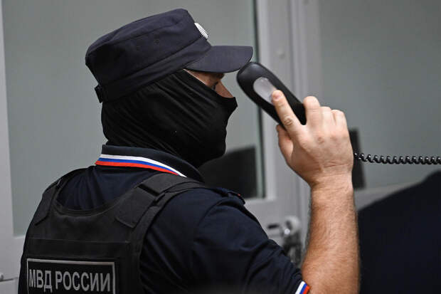 Отец павшей от руки соседа школьницы требовал от полиции принять меры