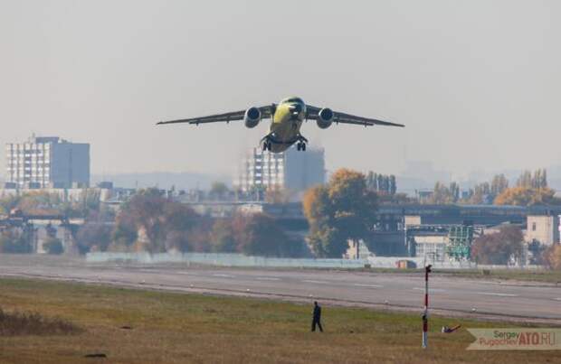 Последний самолет Ан-148 российской сборки выполнил первый полет