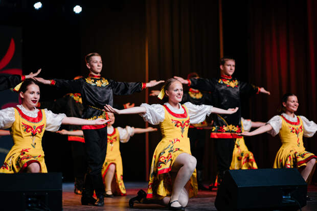 Творческая группа ЦОК ВКС представила праздничную программу «Цвети моя Россия!», посвященную Дню России