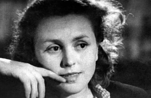Потеря красоты стала для нее роковой. Потеря красоты стала для нее роковой.