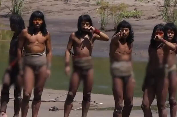 Опубликовано первое видео с неизвестным племенем индейцев