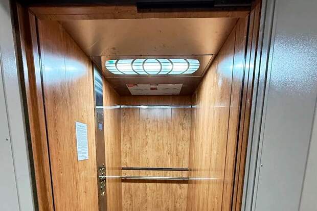 Рухнувший лифт с ребенком пролетел шесть этажей в Красноярске