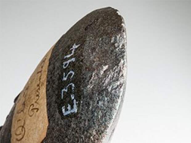 Археологи обнаружили старейший в мире топор