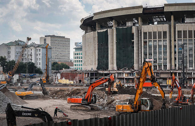 Реконструкция спорткомплекса «Олимпийский» со взрывами напугала москвичей
