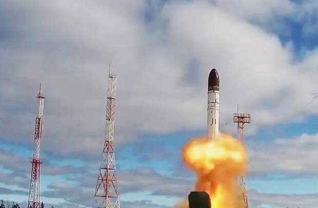 По данным американской стратегической разведки, РВСН России готовят испытания сразу двух новейших МБР - тяжелого "Сармата" и облегченного "Кедра"