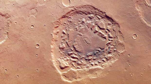 На Марсе обнаружена огромная дыра, и ее происхождение озадачивает ученых