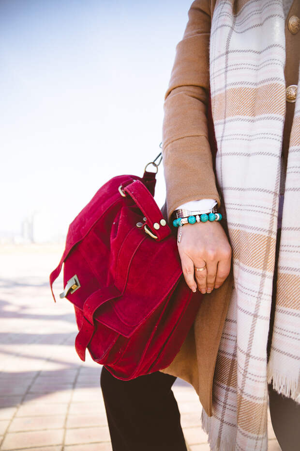 Olga choi fashion blogger myblondegal South Korea smart casual elegant Oasap beige khaki military coat Converse low sneakers Ann Taylor pants Kooding sweater H&M plaid check scarf-07140