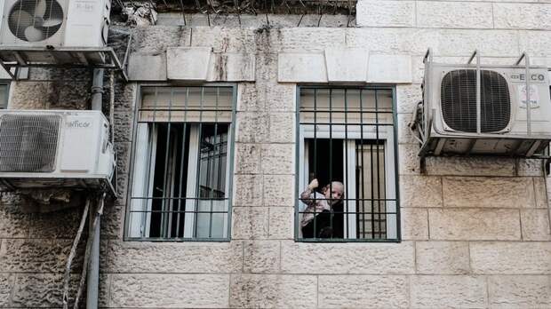 Ребёнка – в карцер: Под предлогом коронавируса детей лишают родителей