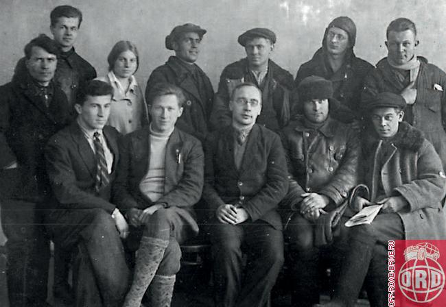 Александр Федорович Андронов с группой сотрудников НАТИ, принимавших участие в разработке и испытаниях полноприводных автомобилей в 30-е годы прошлого столетия