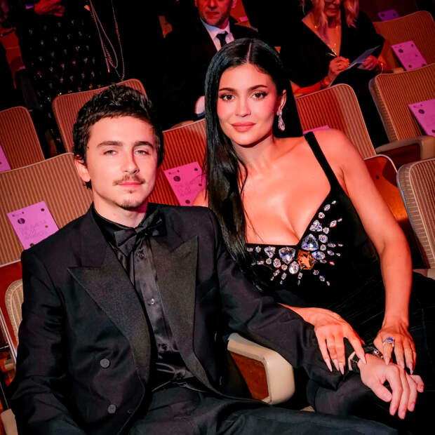 Тимоти Шаламе и Кайли Дженнер сделали ставку «на чёрное» на BAFTA 2026