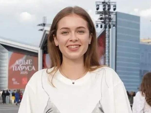 Модель и будущий психолог: как живет та самая «выпускница в розовом платье»