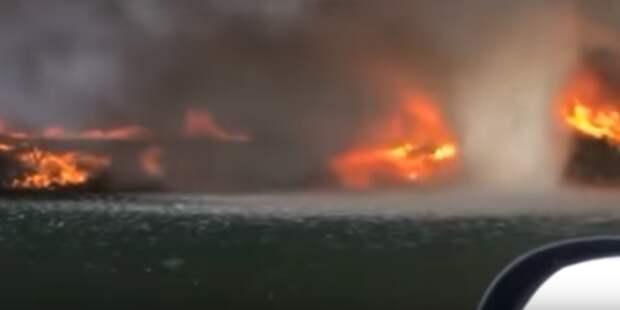 Огненное торнадо: в США сняли на видео жутковатый пожар