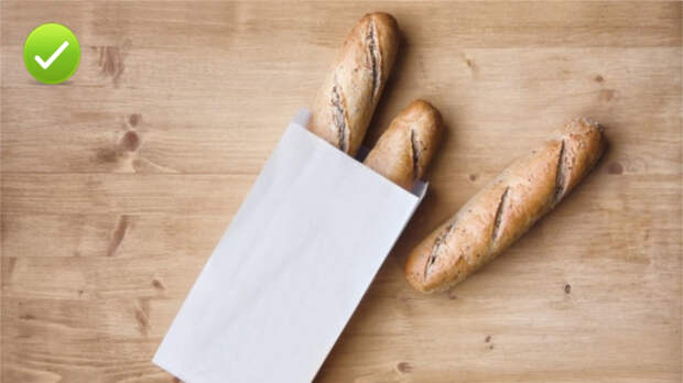 Хлеб нужно хранить в бумаге или текстиле.