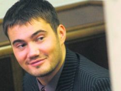 Сын Януковича заявил, что жил на одну зарплату Сын Януковича заявил, что жил на одну зарплату